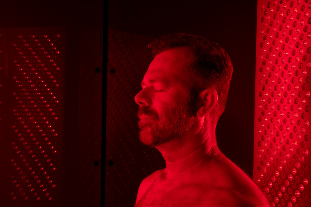 Red Light Therapy. Photobiomodulation. LLT.